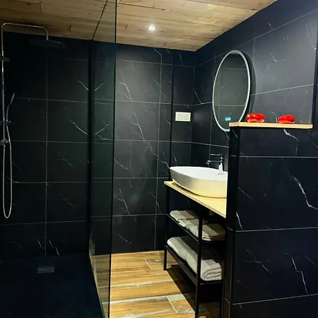 The Moon Romantique Proche De Nancy Love hotel *