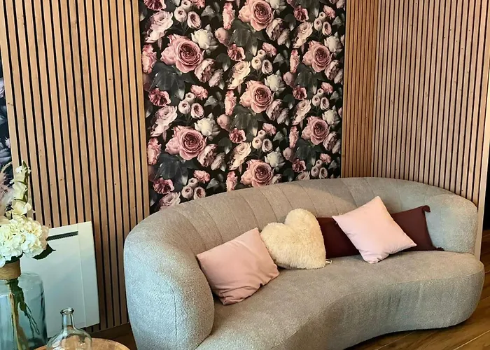 The Moon Romantique Proche De Nancy * Bouxieres-aux-Dames